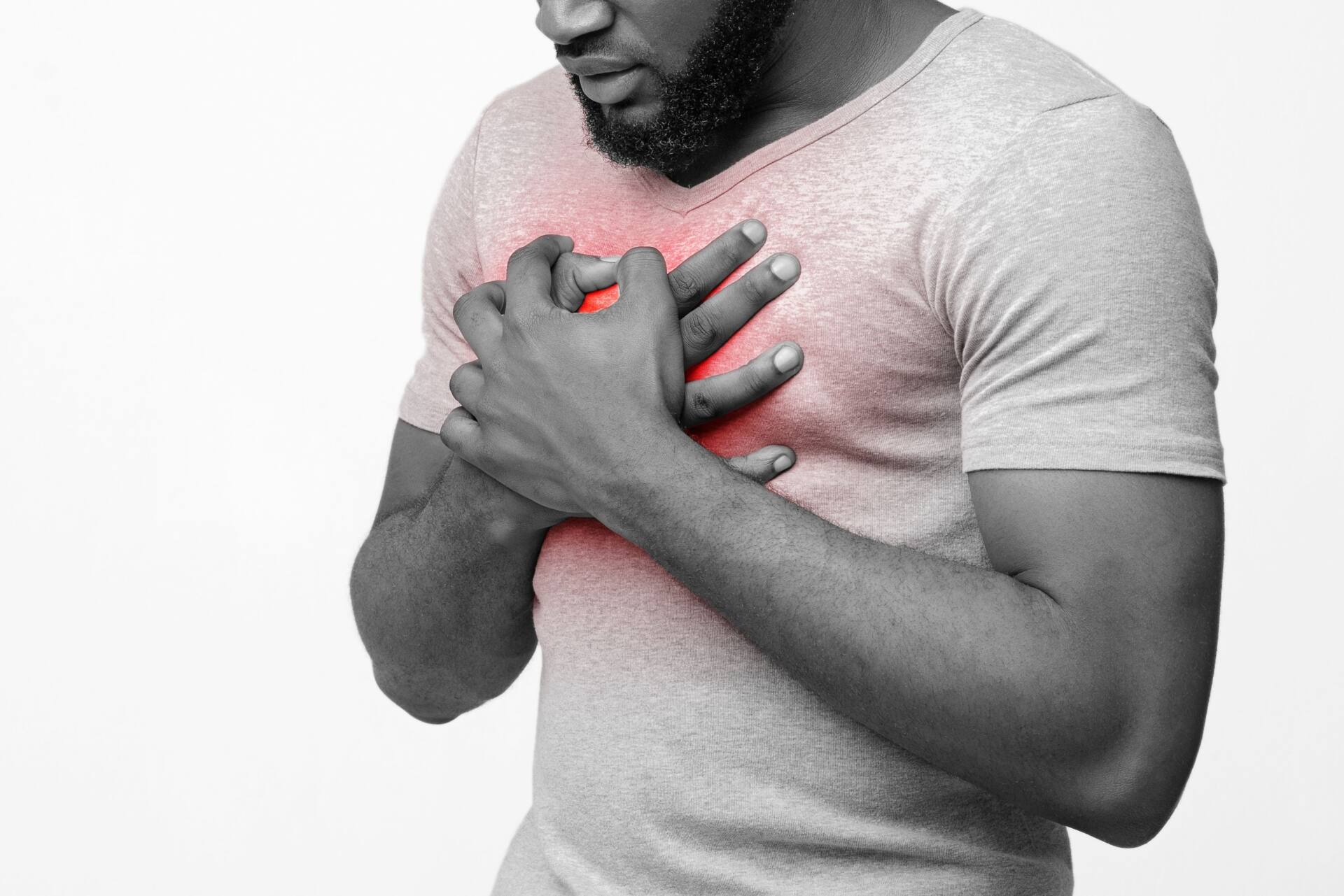 1カ月続く胸やけと背中の痛み