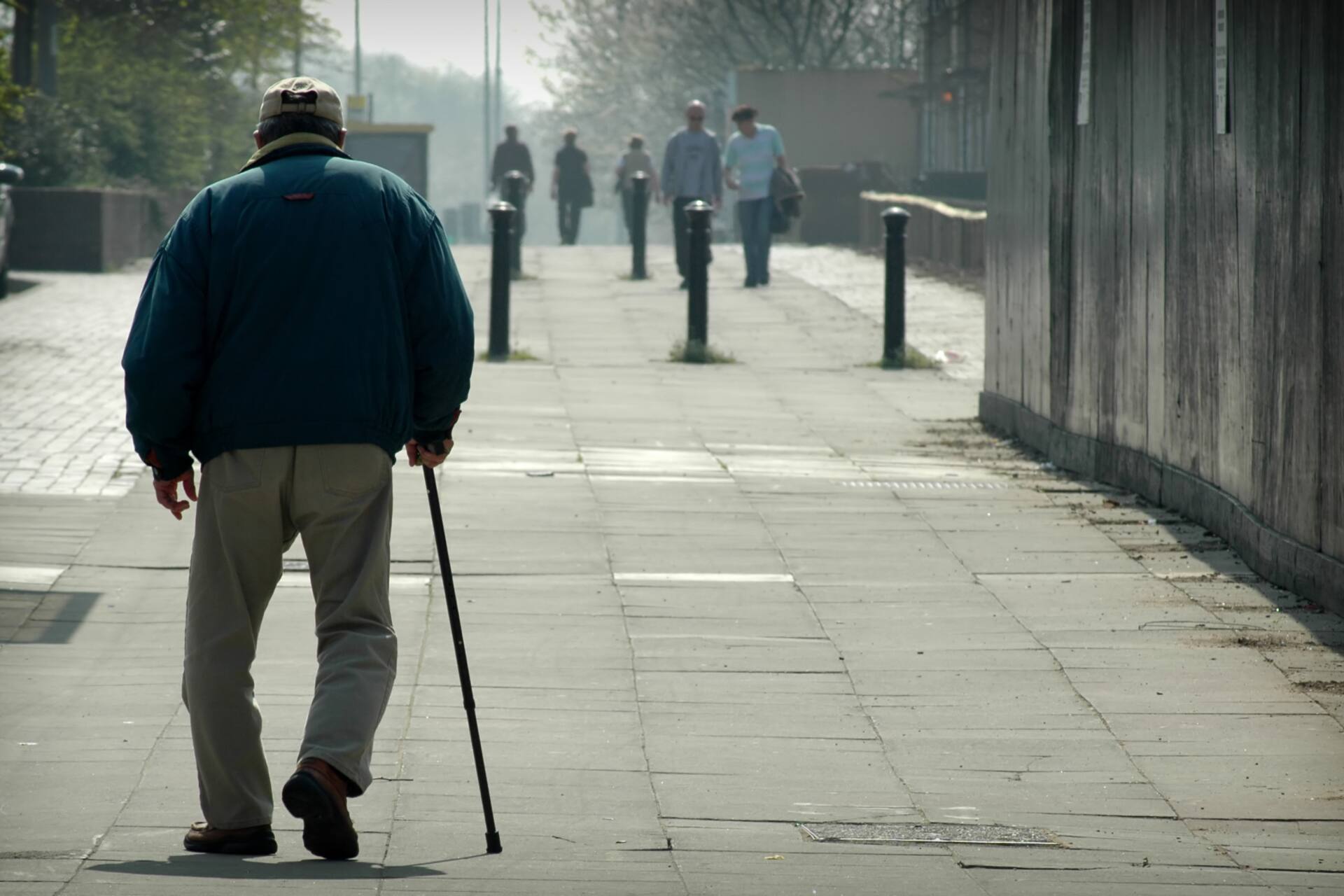 足 が ふらつく 原因、松戸