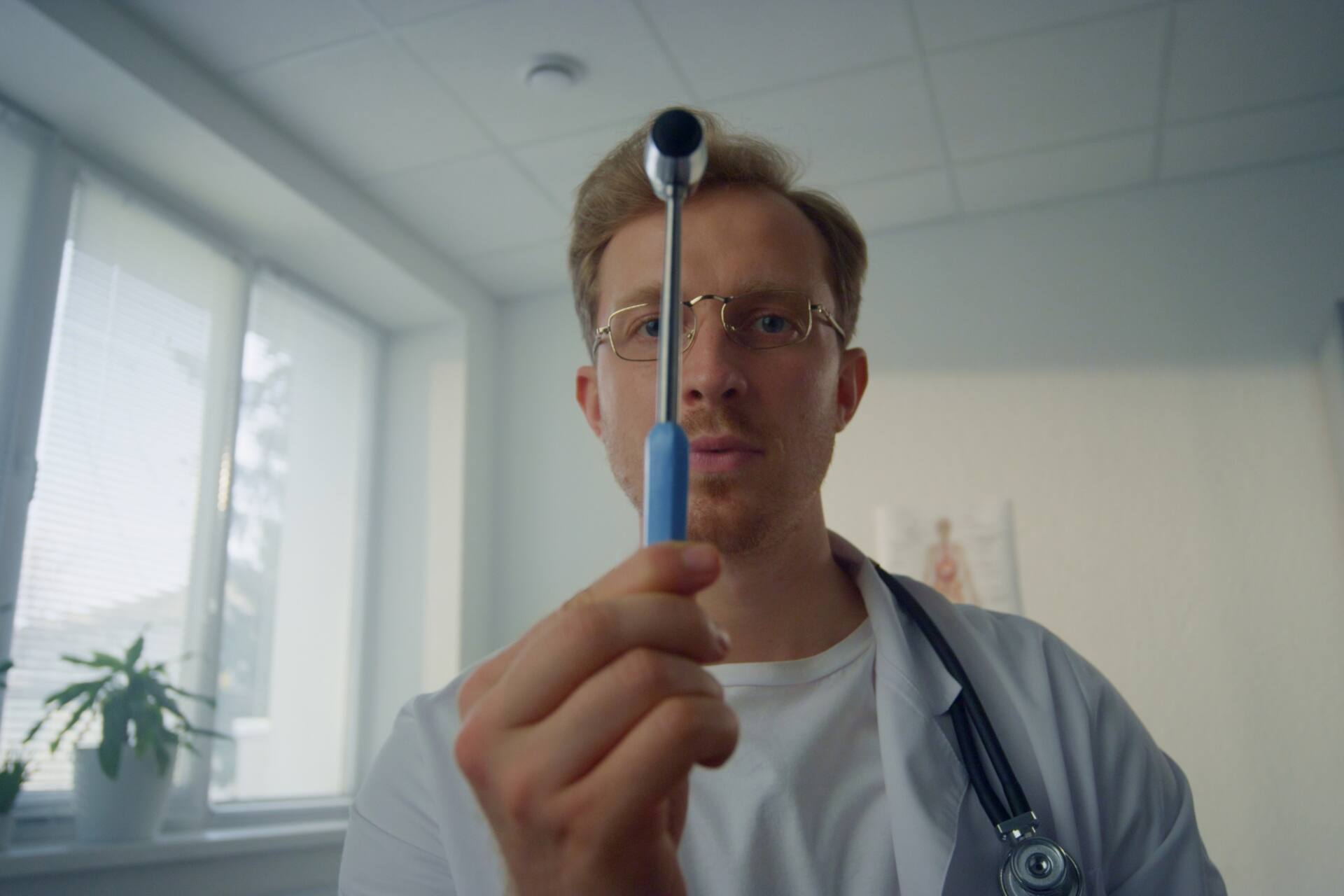 足 が ふらつく 原因、松戸