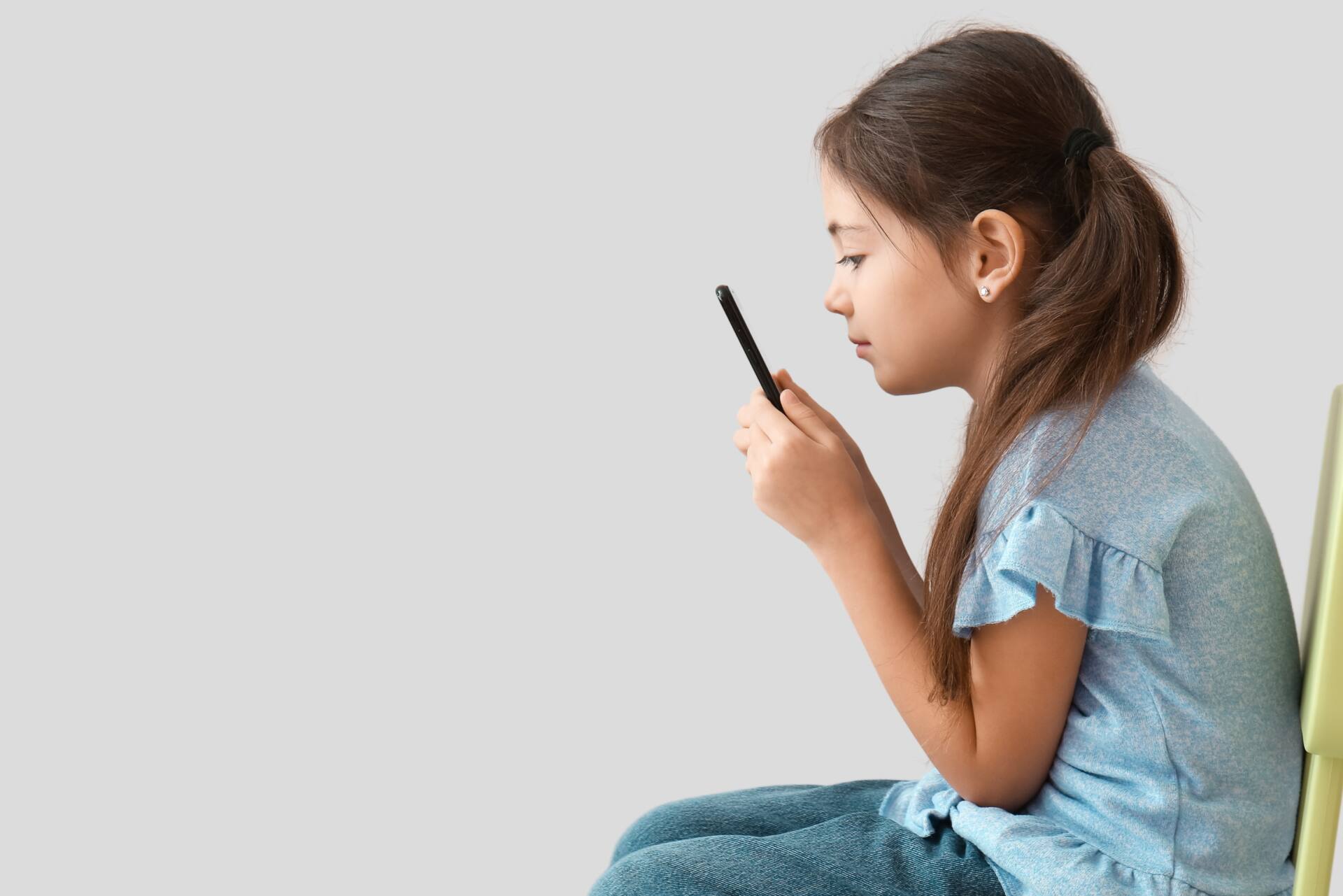 こどもの姿勢が健康に与える影響と改善方法